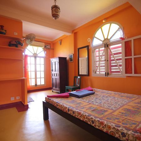 Holi-Wood Guesthouse Pondicherry Exterior foto