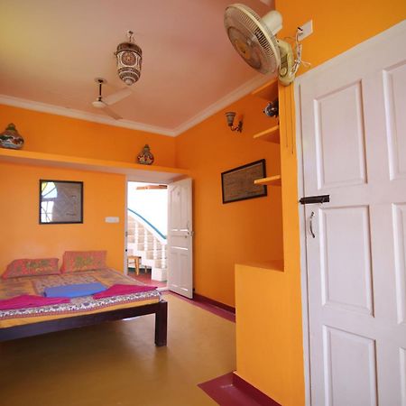 Holi-Wood Guesthouse Pondicherry Exterior foto